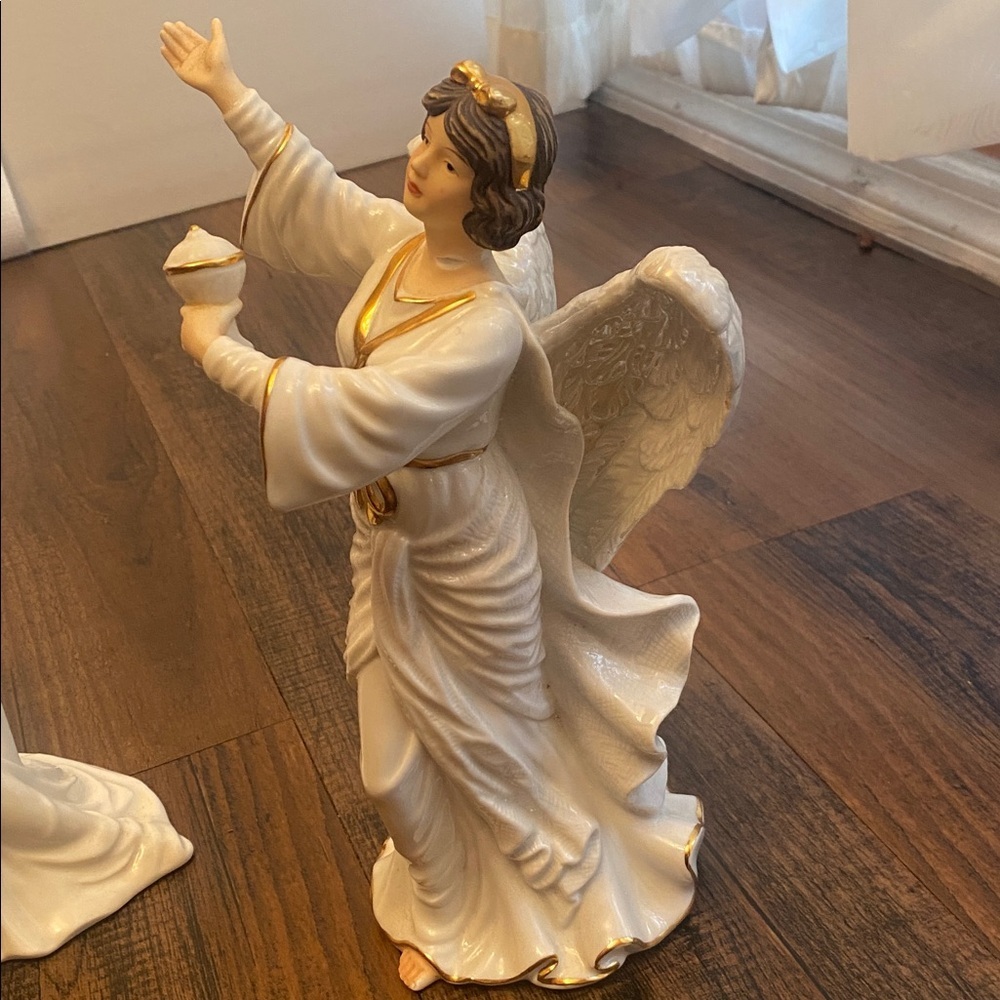 Elegant White and Gold Angel Figurines - Picture 6 of 11